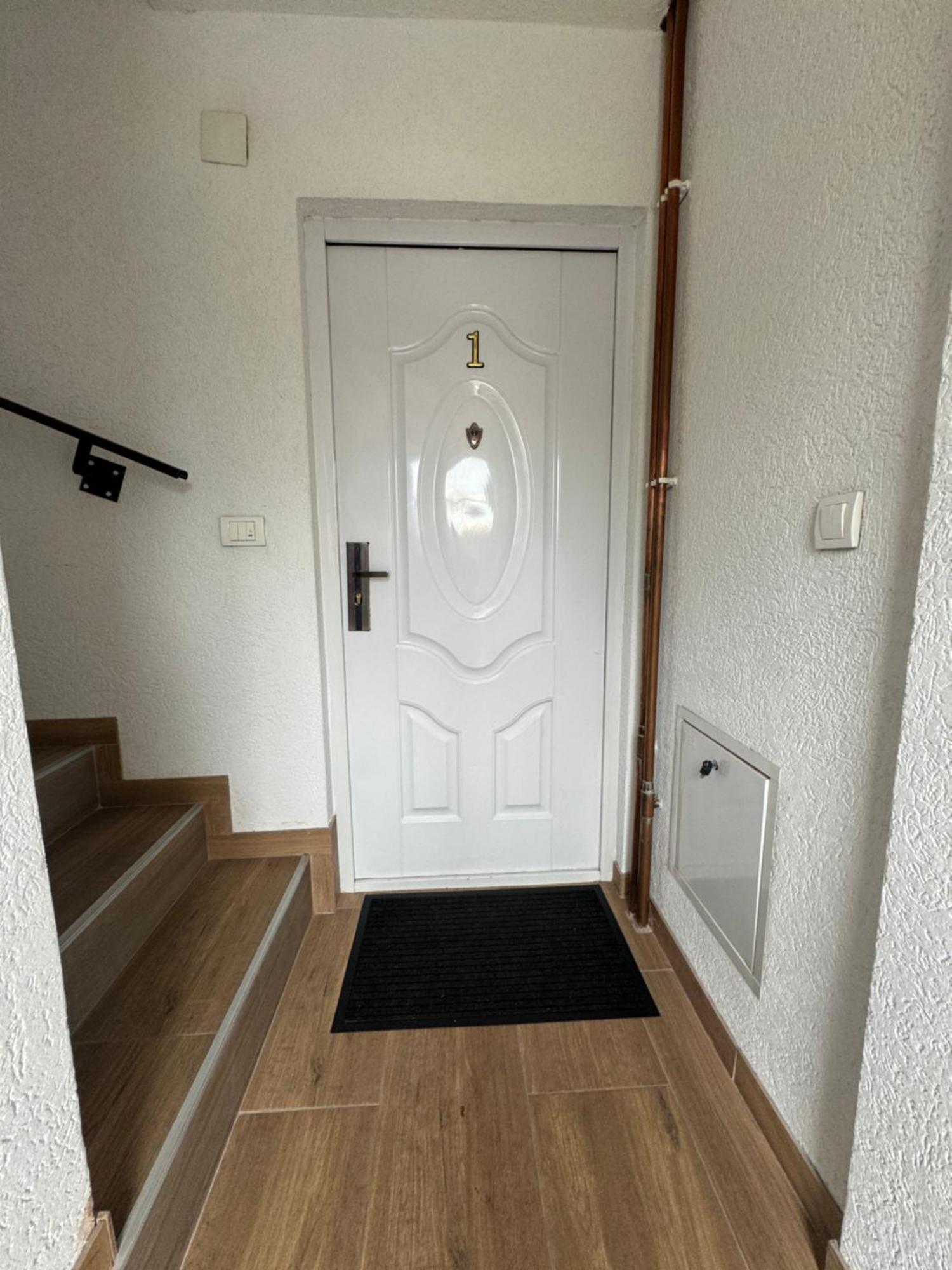 Apartmani 23 Novi Pazar Exteriör bild